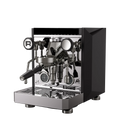 Rocket Espresso Giotto Fast V – machine espresso chrome avec panneaux noirs, vue de trois quarts